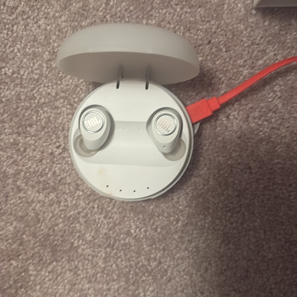 JBL wireless ear buds. New in box-in original box with instructions, charger - Picture 8 of 12